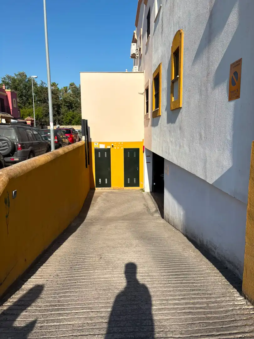 Aparcament amb ascensor en venda a Las Palmeras - Dehesilla, imagen 2