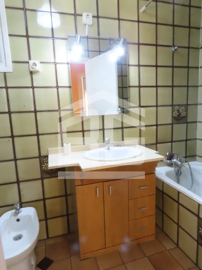 Bathroom of Flat for sale in Sant Fost de Campsentelles  with Terrace, Storage room and Balcony