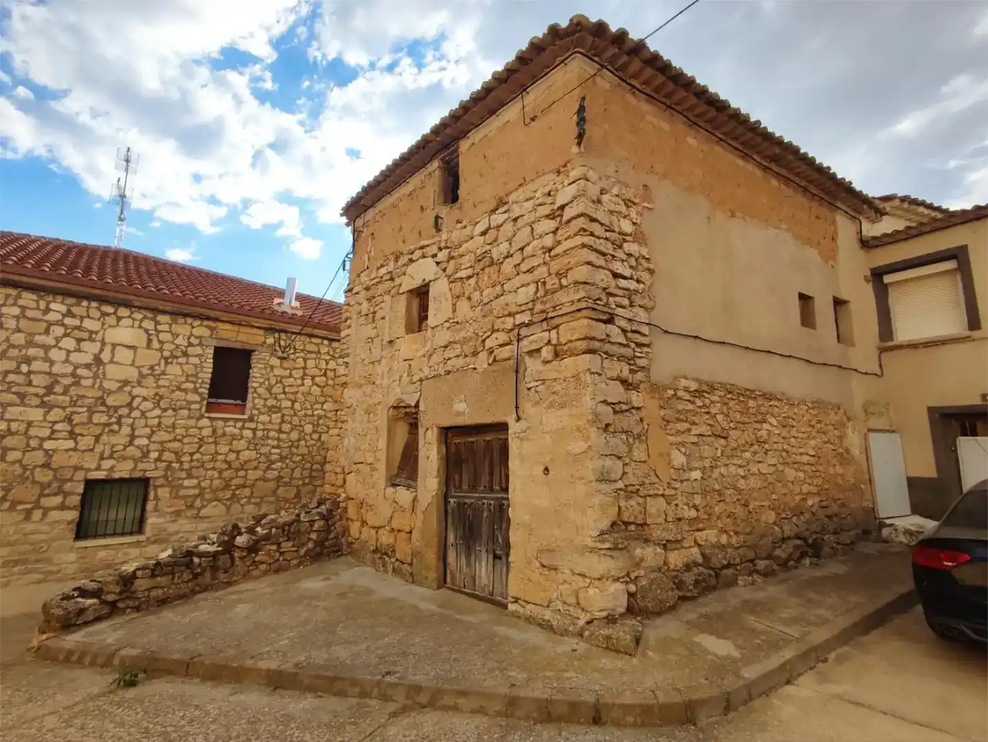 Vista exterior de Casa adosada en venta en Baltanás, Palencia