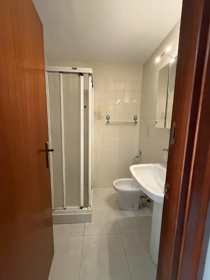 Bathroom of Flat for sale in Figueres  with Air Conditioner, Heating and Terrace
