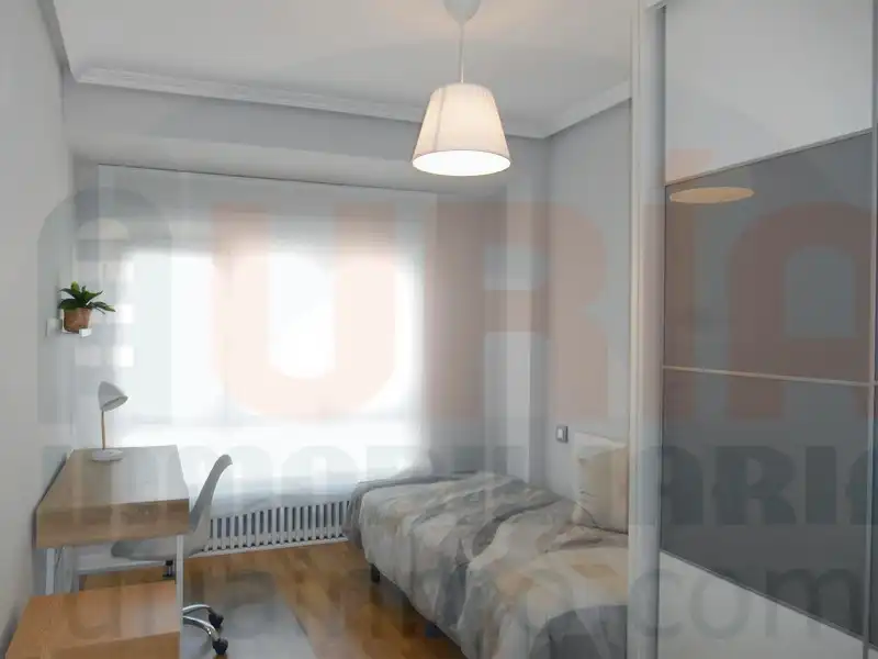 Schlafzimmer von Wohnung zur Miete in Oviedo  mit Heizung, Terrasse und Möbliert