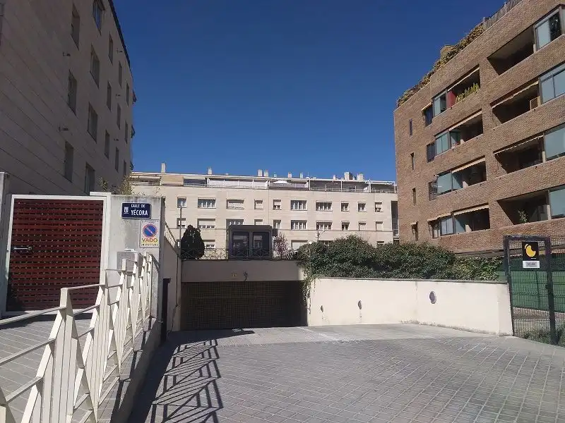 Aparcamiento en alquiler en Calle yécora 8