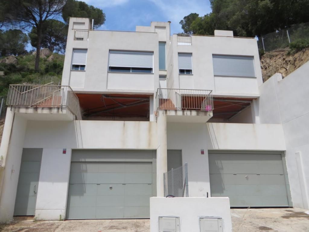 Exterior view of Single-family semi-detached for sale in Sant Cebrià de Vallalta