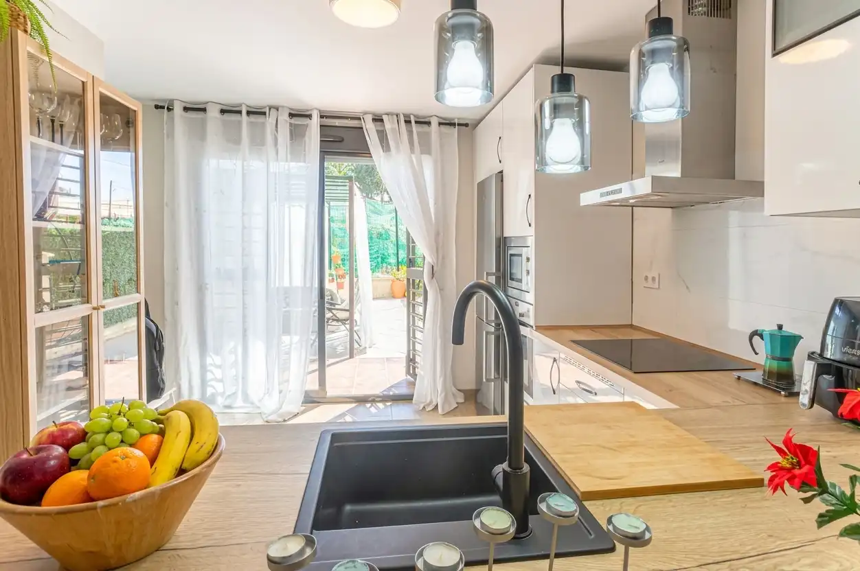 Kitchen of Flat for sale in Vélez-Málaga  with Air Conditioner, Terrace and Community pool