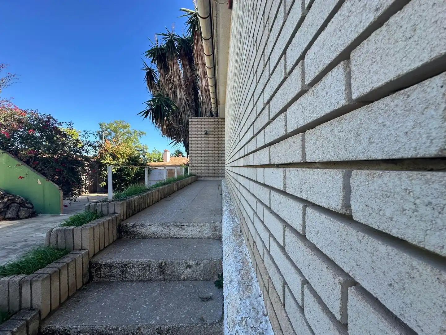 Vista exterior de Casa o xalet en venda en Alicante / Alacant amb Jardí privat, Terrassa i Piscina