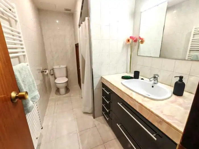 Baño de Casa adosada en venta en Lliçà d'Amunt con Aire acondicionado, Calefacción y Jardín privado