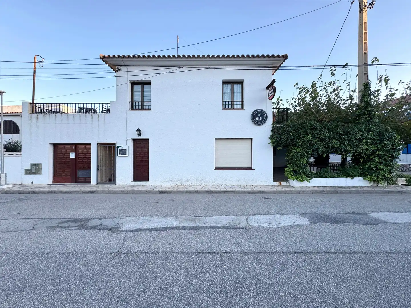 Vista exterior de Local en venda en Mont-roig del Camp