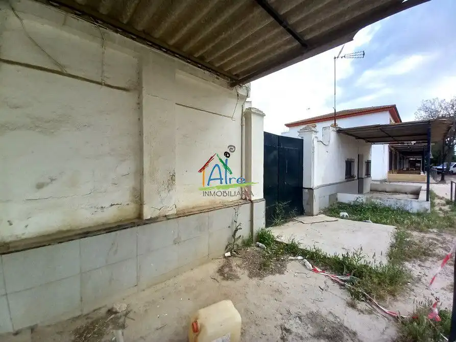 Vista exterior de Casa o xalet en venda en Almonte amb Terrassa, Traster i Balcó