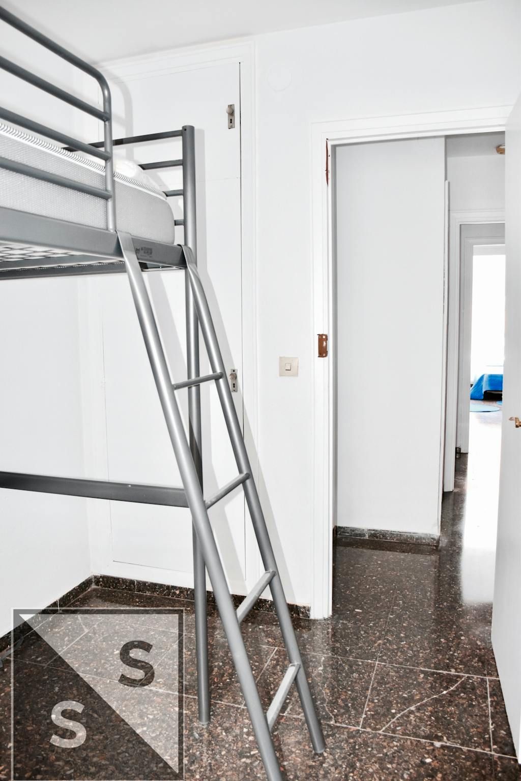 Piso para compartir en N/A, Exposició