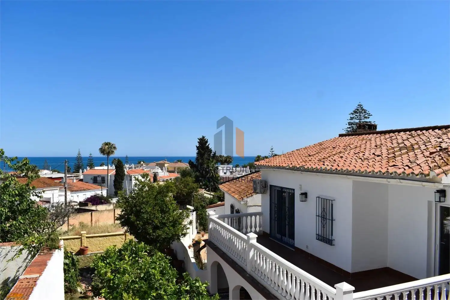 Vista exterior de Casa o xalet en venda en Vélez-Málaga amb Terrassa, Traster i Moblat