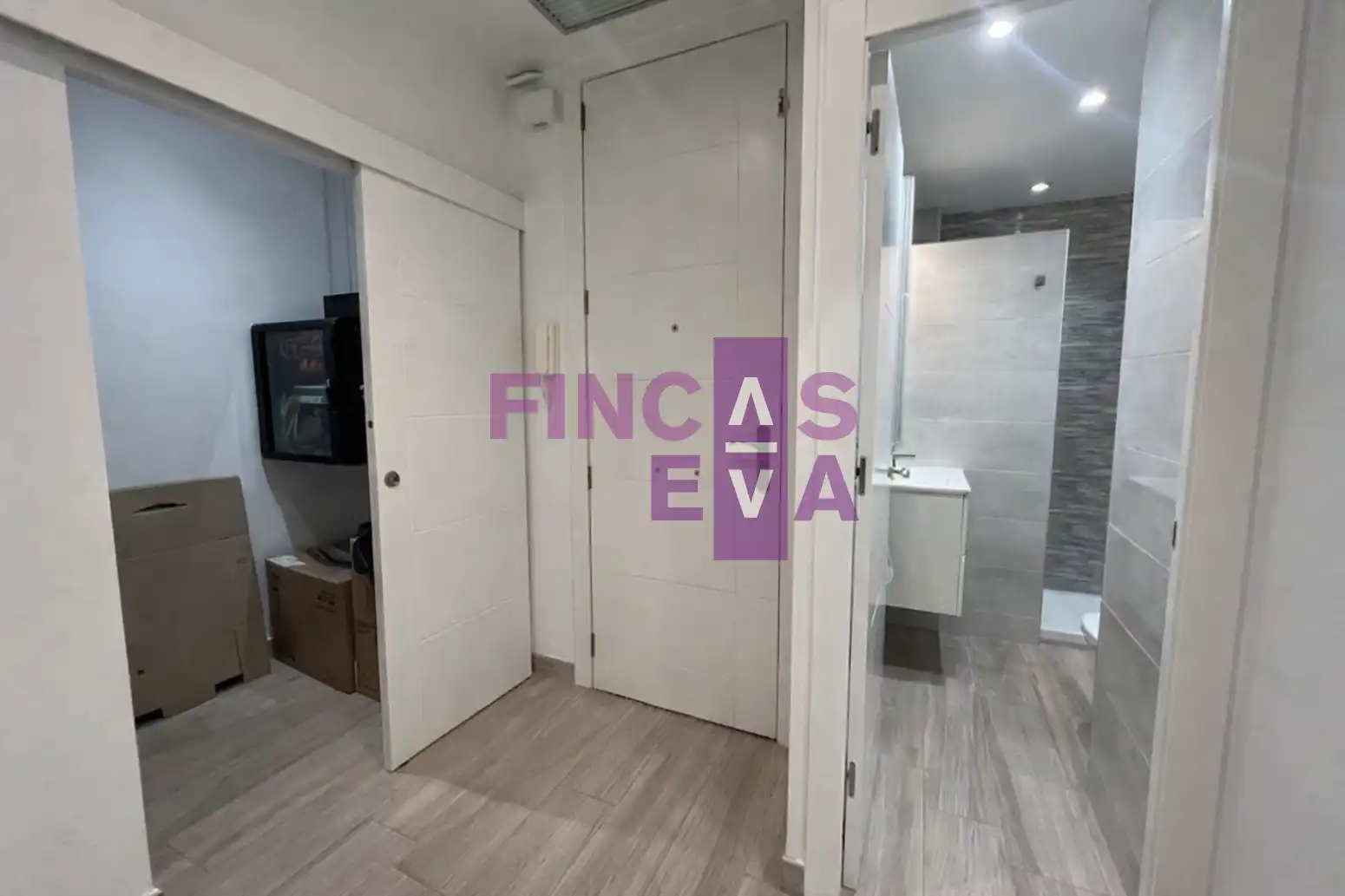 Flat for sale in Barcelona  with Air Conditioner and Heating