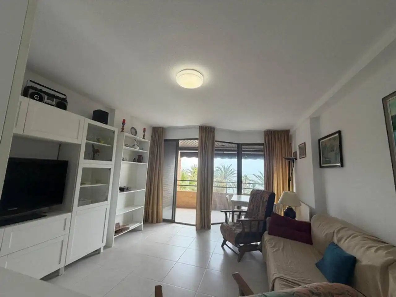 Sala de estar de Apartamento en venta en Almuñécar con Terraza, Amueblado y Piscina comunitaria