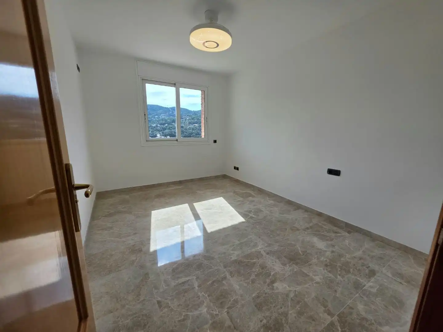 Dormitori de Casa o xalet de lloguer en Sant Fost de Campsentelles amb Terrassa, Piscina i Balcó