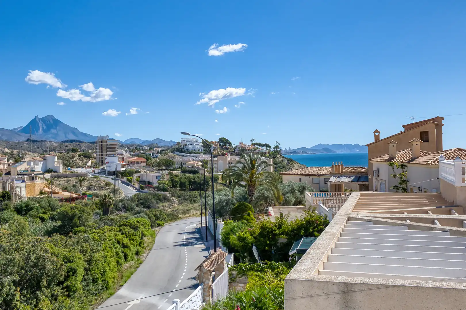 Vista exterior de Casa o xalet en venda en El Campello amb Aire condicionat, Calefacció i Jardí privat