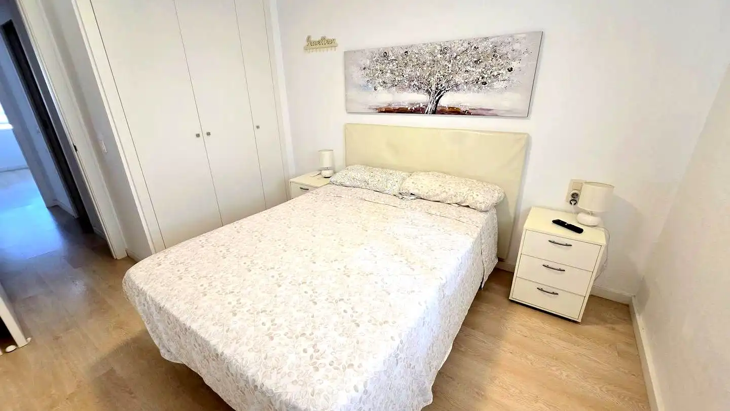Dormitori de Apartament de lloguer en Gandia amb Aire condicionat, Parquet i Terrassa