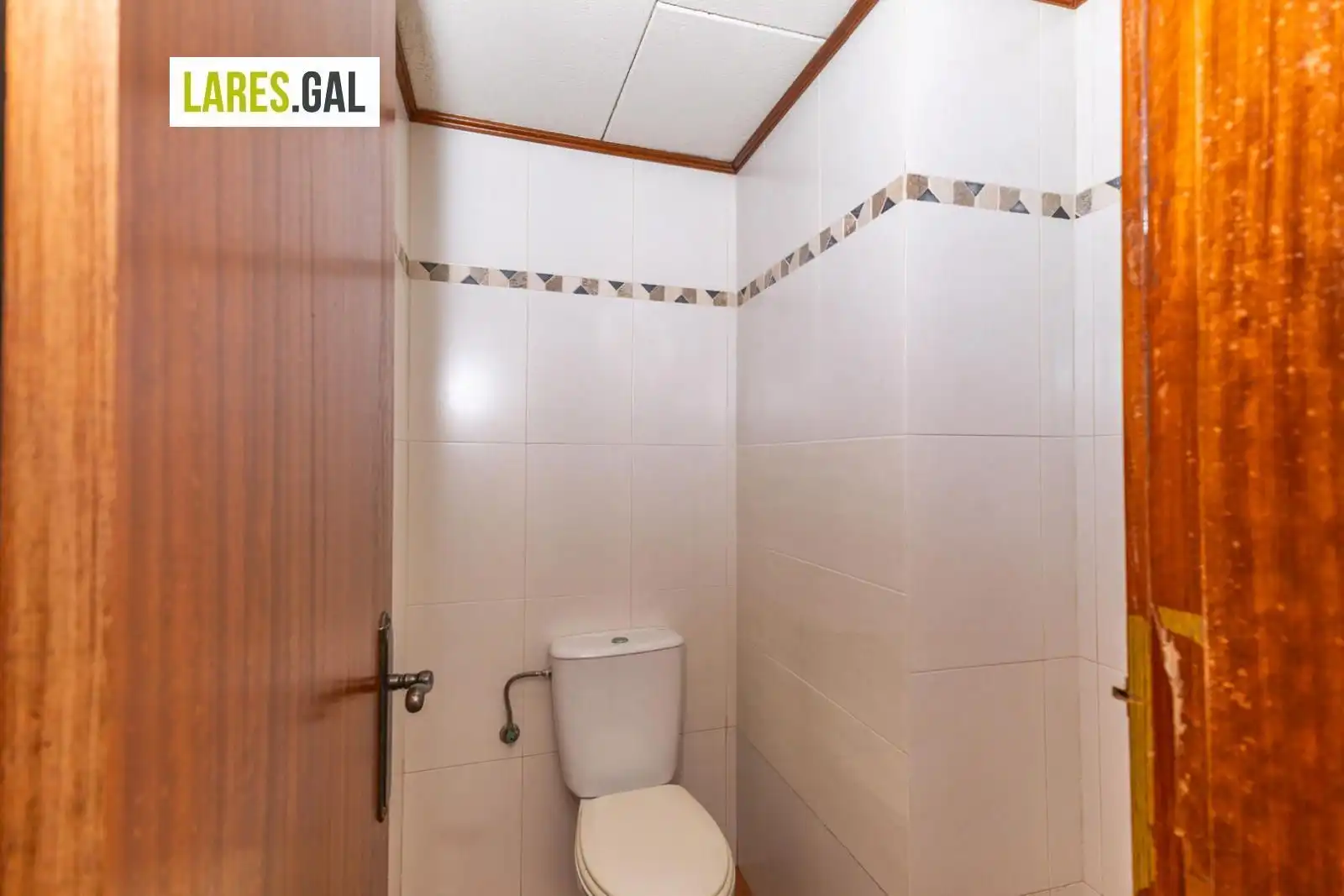 Badezimmer von Geschaftsraum zur Miete in Cangas 