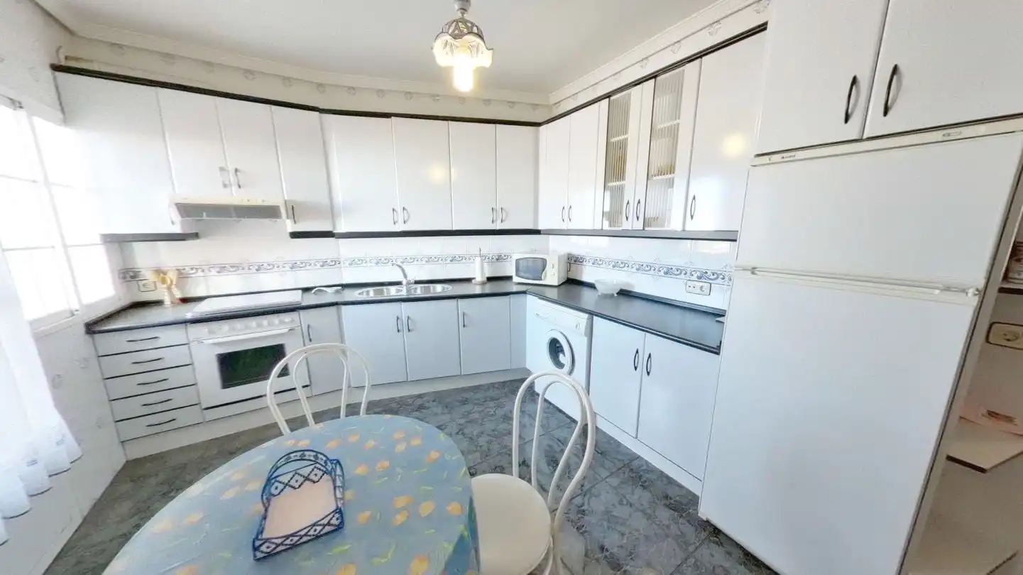 Cocina de Piso en venta en Navahermosa con Calefacción, Terraza y Amueblado