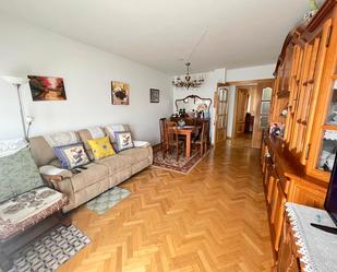 Sala d'estar de Pis en venda en Cuéllar amb Calefacció, Parquet i Moblat