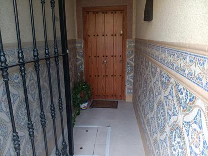 Casa adosada en venda en Santiponce amb Aire condicionat