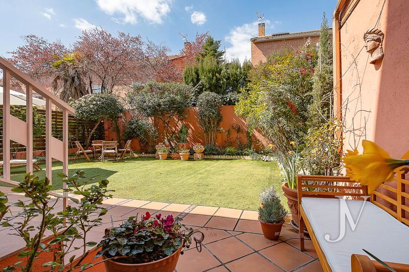 Jardín de Casa adosada en venta en  Madrid Capital con Calefacción, Jardín privado y Terraza