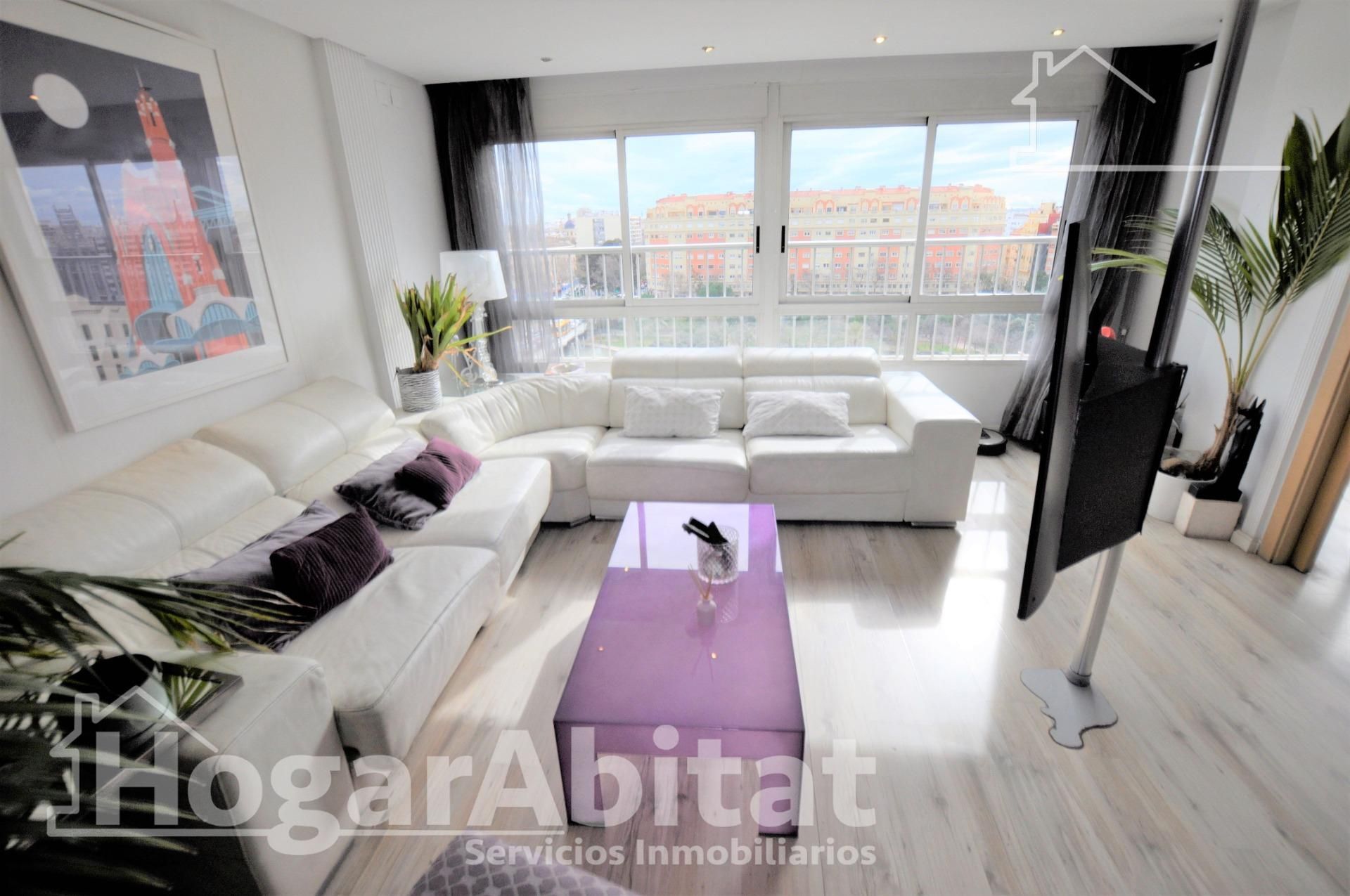 Living room of Flat for sale in  Valencia Capital  with Air Conditioner