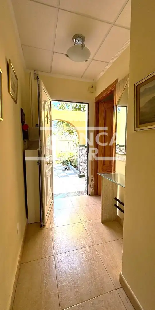 Vista exterior de Casa o chalet en venta en Roquetas de Mar con Aire acondicionado, Jardín privado y Terraza