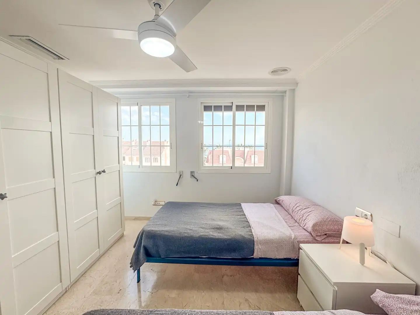 Habitación de Dúplex de alquiler en Santa Pola con Terraza, Trastero y Piscina