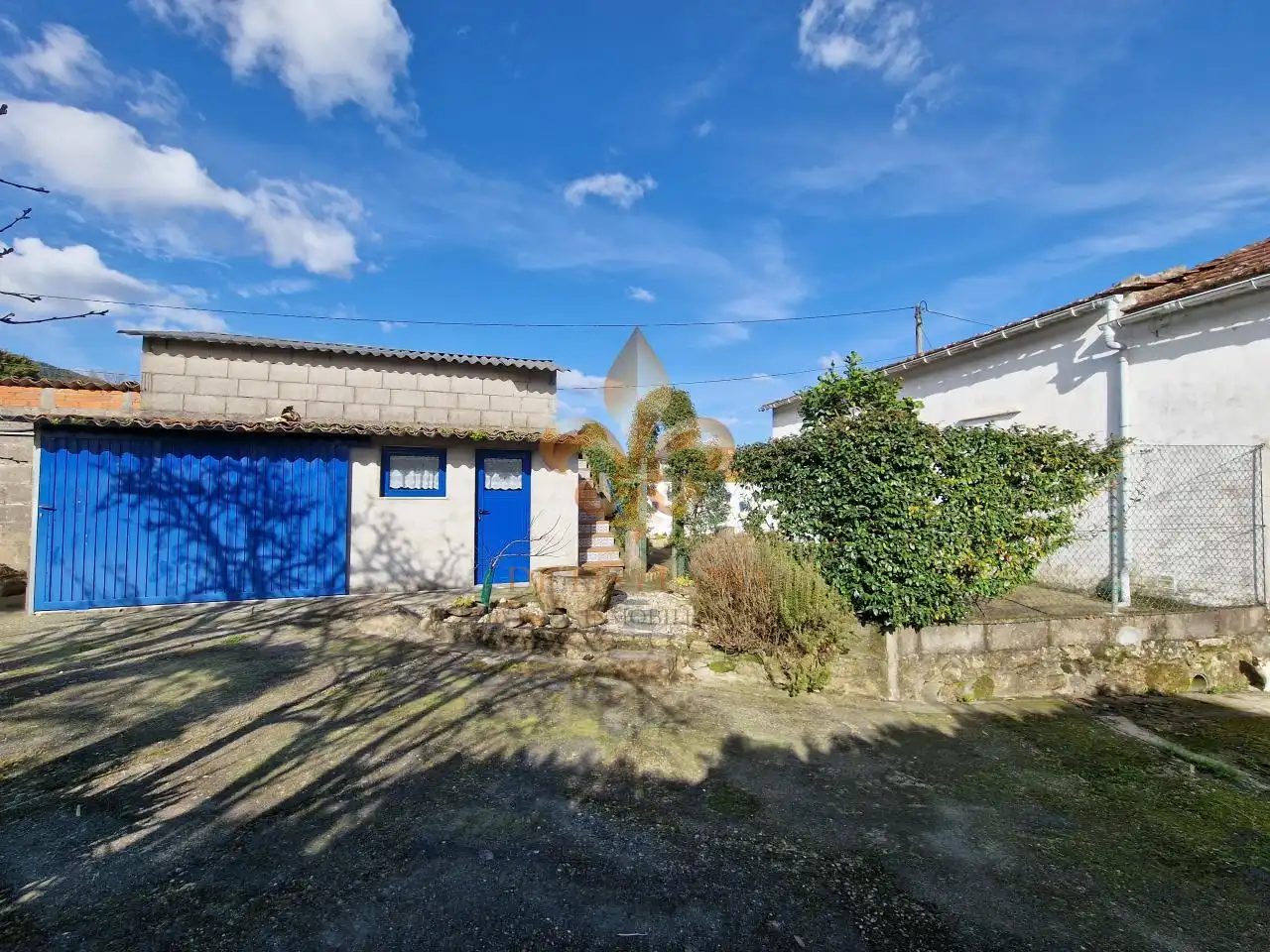 Vista exterior de Casa o xalet en venda en O Rosal   amb Calefacció, Jardí privat i Terrassa