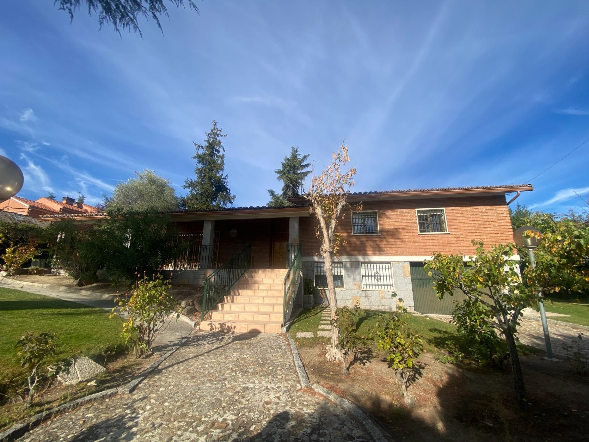 Vista exterior de Casa o chalet en venta en Majadahonda con Calefacción, Jardín privado y Terraza