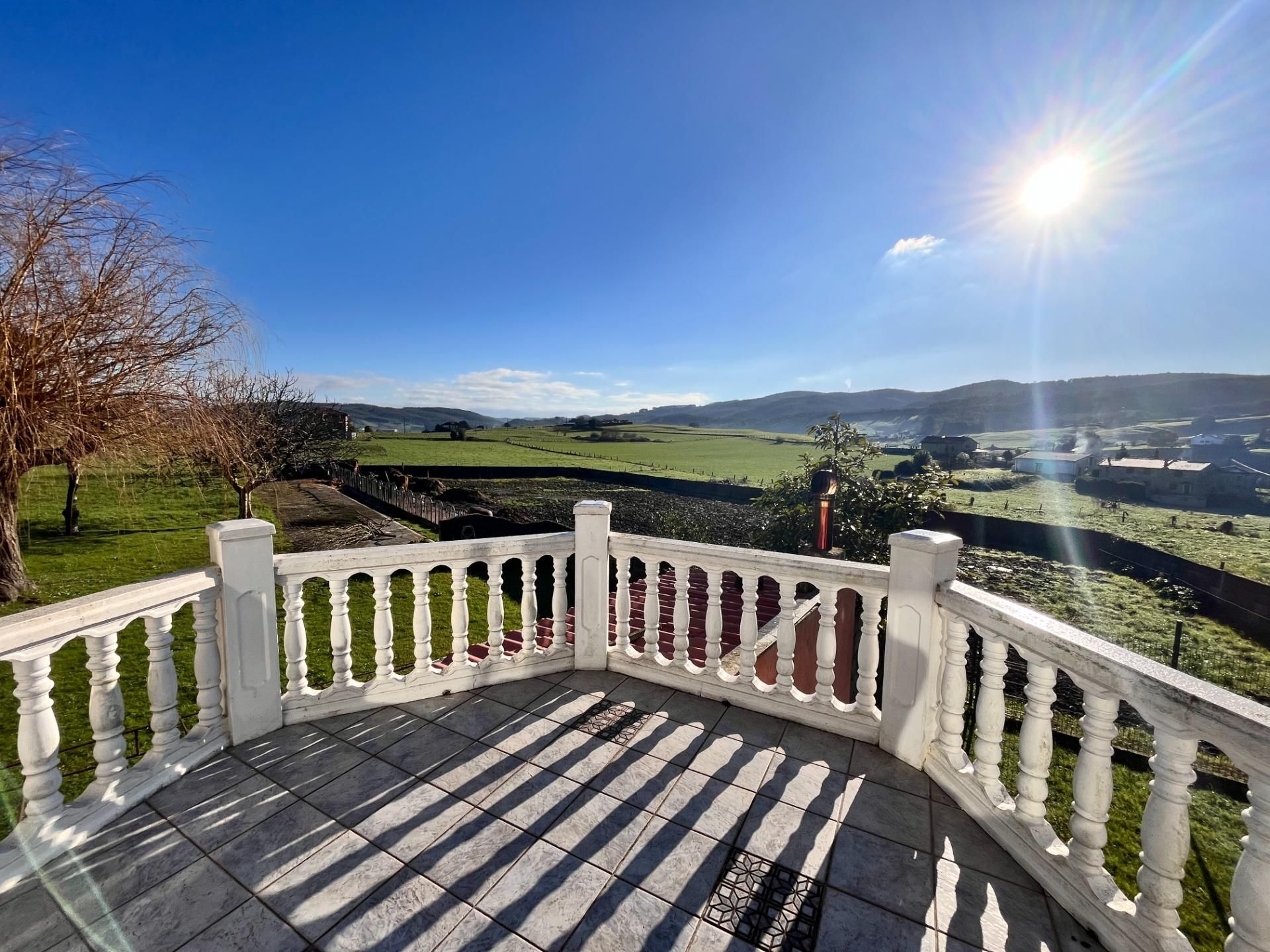 Vista exterior de Casa o xalet en venda en Bareyo amb Calefacció, Jardí privat i Terrassa