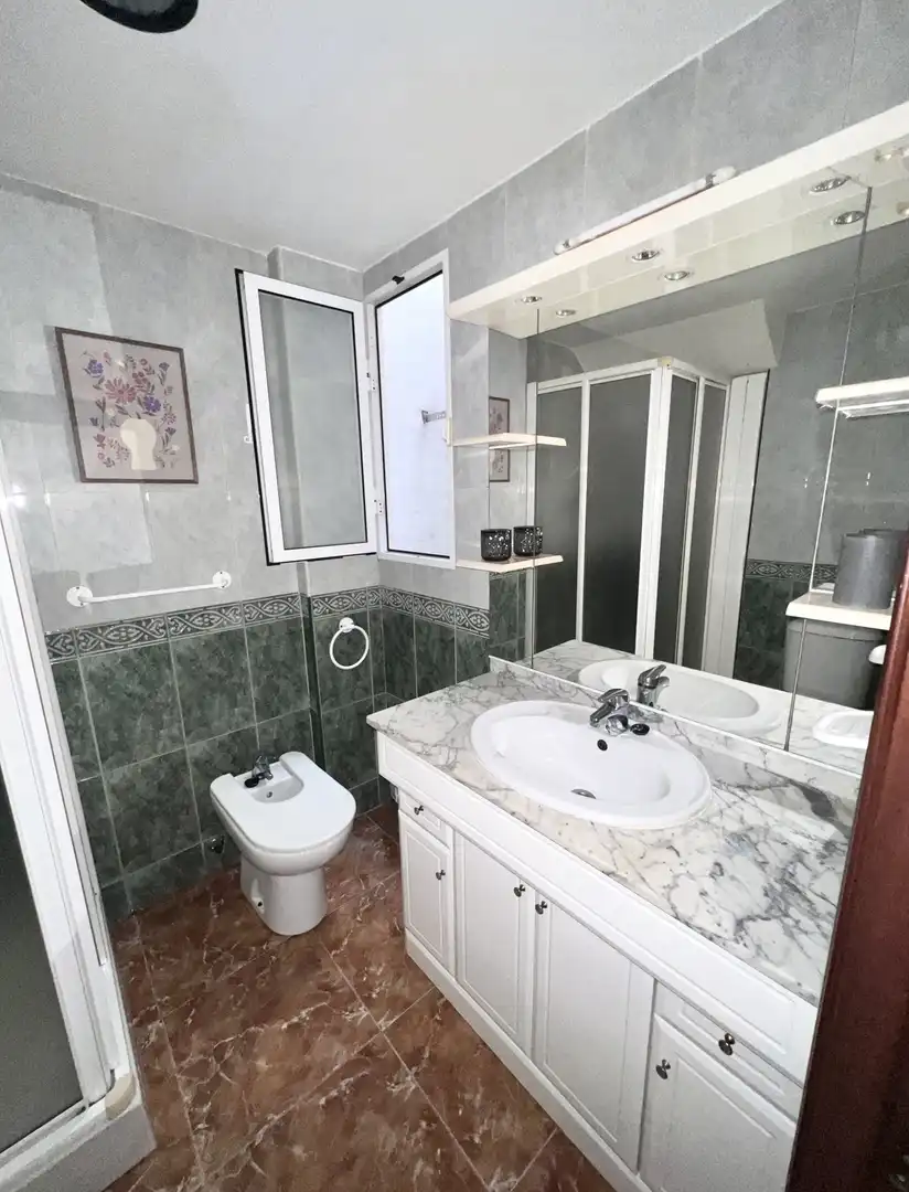 Bany de Planta baixa en venda en Linares amb Aire condicionat