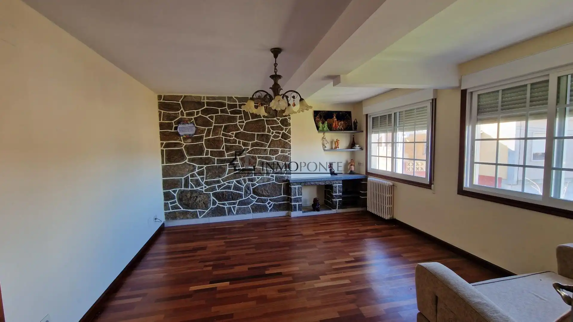 Sala d'estar de Casa o xalet en venda en Pontevedra Capital  amb Jardí privat