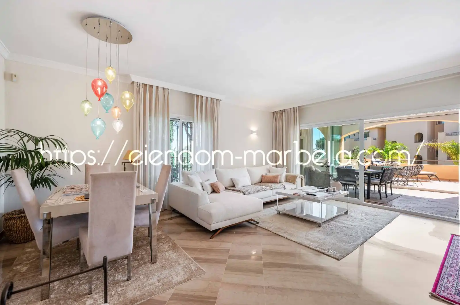 Sala de estar de Apartamento en venta en Marbella con Aire acondicionado, Terraza y Amueblado