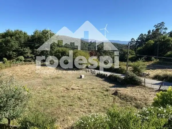 Casa adosada en venda en Crecente amb Calefacció, Traster i Moblat