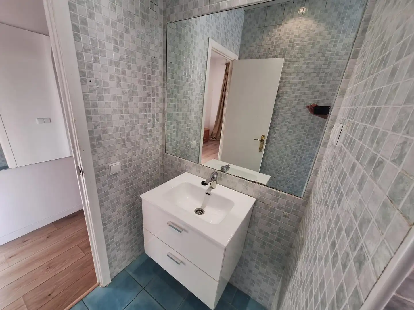 Badezimmer von Wohnung zum Verkauf in Barcelona mit Klimaanlage und Heizung