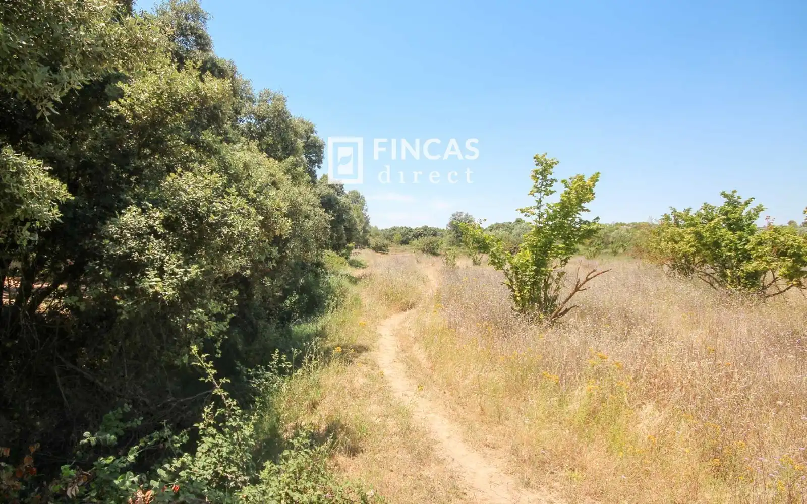 Country homes for sale in Cretas  with Air Conditioner