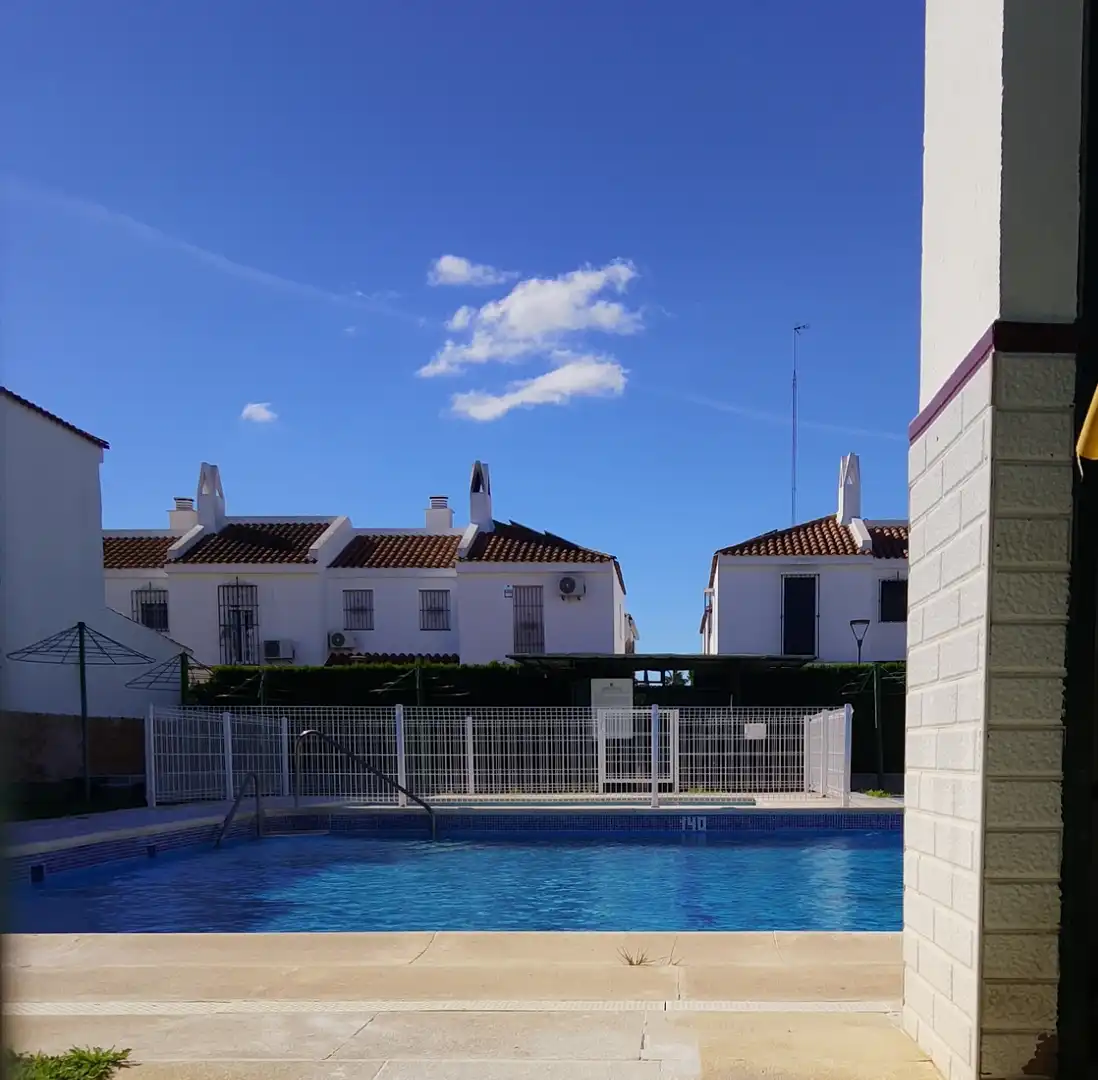 Exterior view of Single-family semi-detached for sale in  Sevilla Capital  with Air Conditioner, Storage room and Furnished