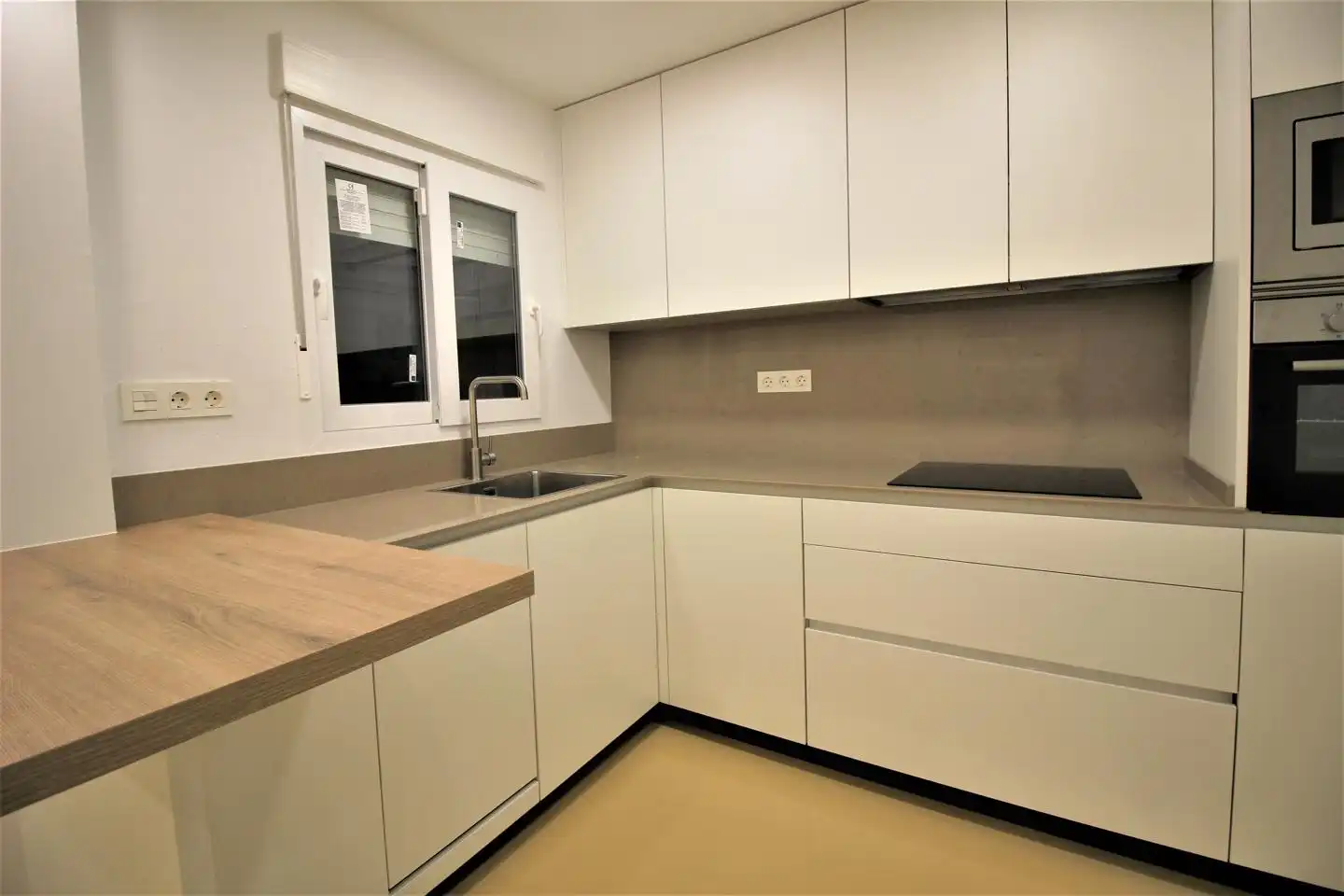 Cocina de Piso de alquiler en Almería con Aire acondicionado