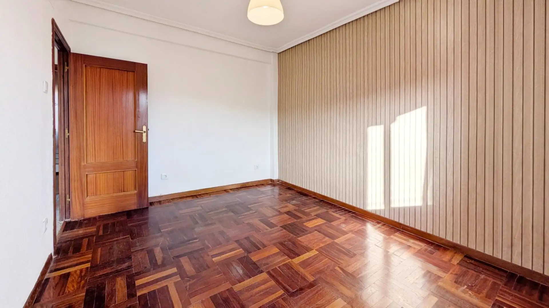 Habitación de Piso en venta en Los Corrales de Buelna  con Parquet