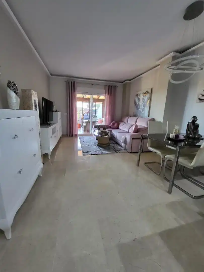 Sala d'estar de Àtic en venda en Estepona amb Aire condicionat
