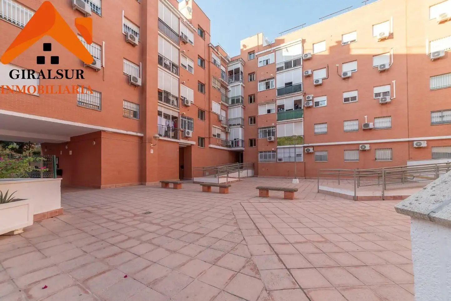 Vista exterior de Pis en venda en Este - Alcosa- Torreblanca
