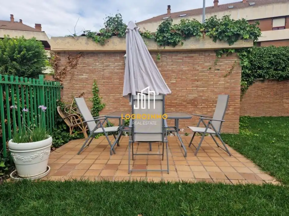 House with pool for sale in Avda. Madrid, imagen 9