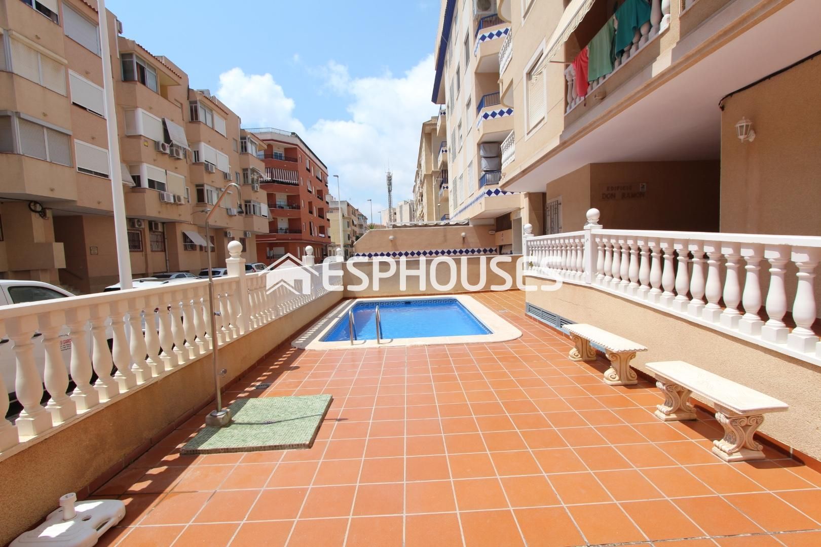 Piscina de Apartament en venda en Guardamar del Segura amb Aire condicionat, Traster i Moblat