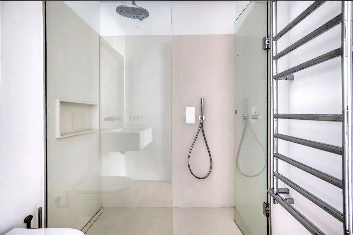 Bathroom of Apartments for rent in Madrid  with Air Conditioner, Heating and Storage room