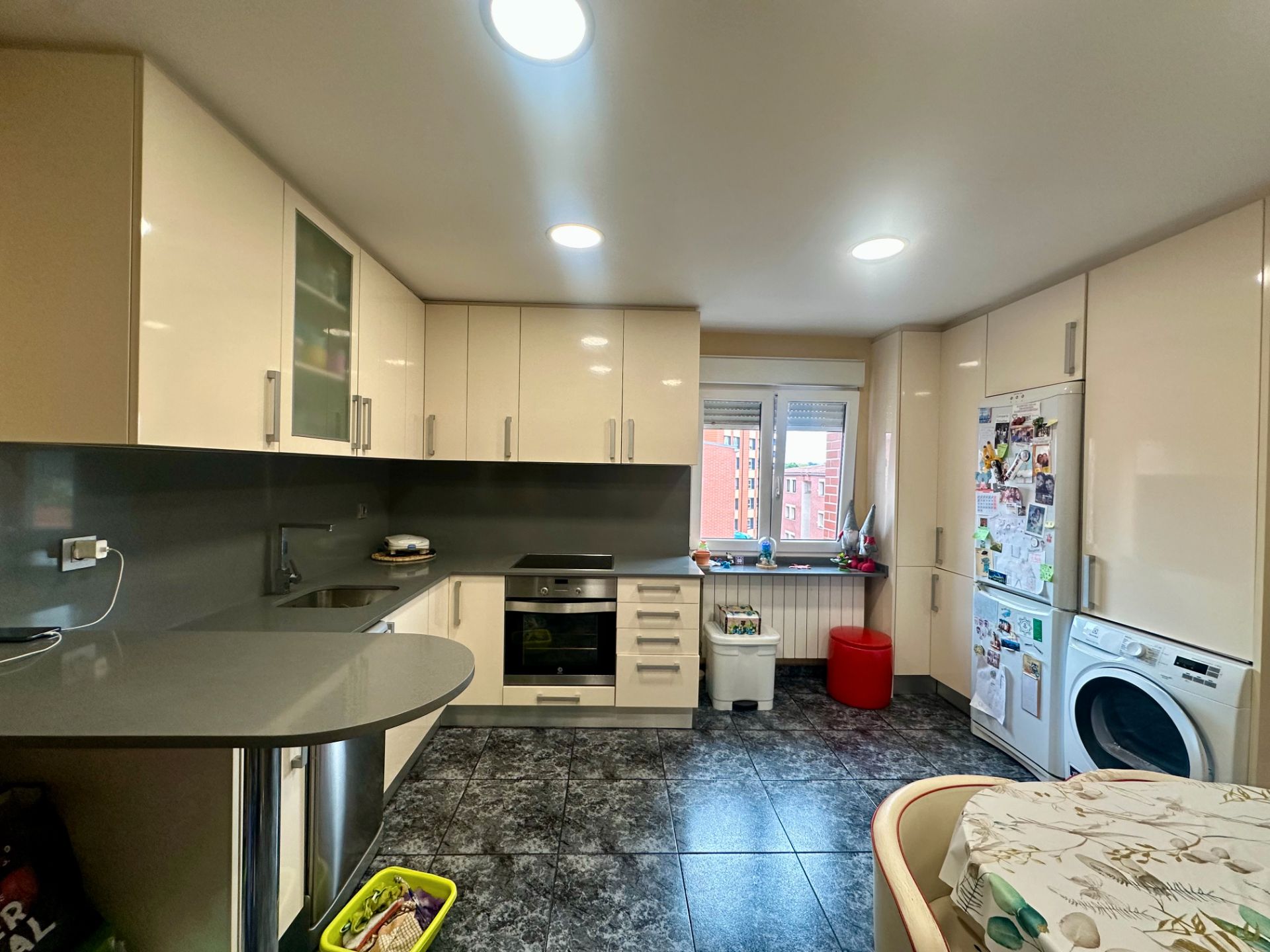Cocina de Piso en venta en Barakaldo  con Calefacción y Amueblado