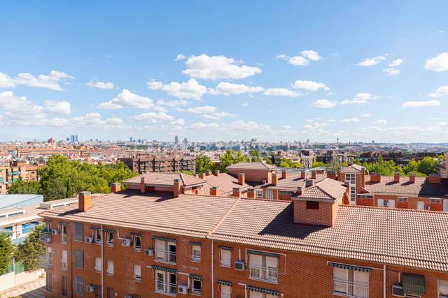 Apartamento en Venta en Calle del Concejal Francisco José Jiménez Martín en Los Cármenes