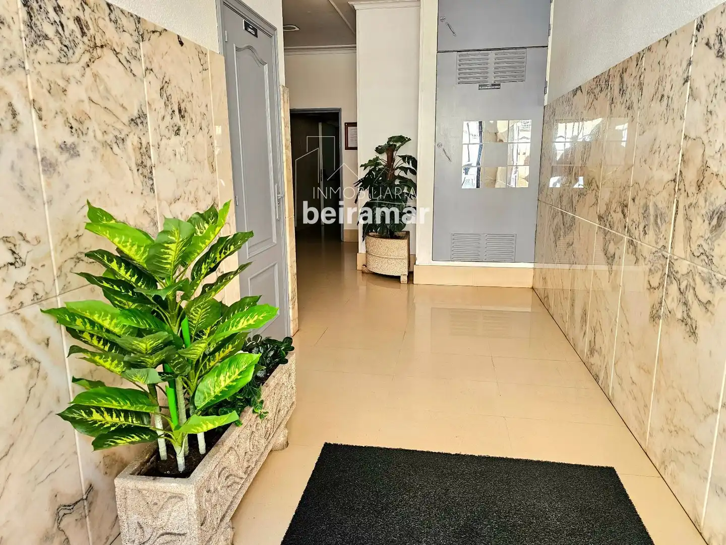 Piso en venta en Ribeira con Calefacción, Terraza y Trastero