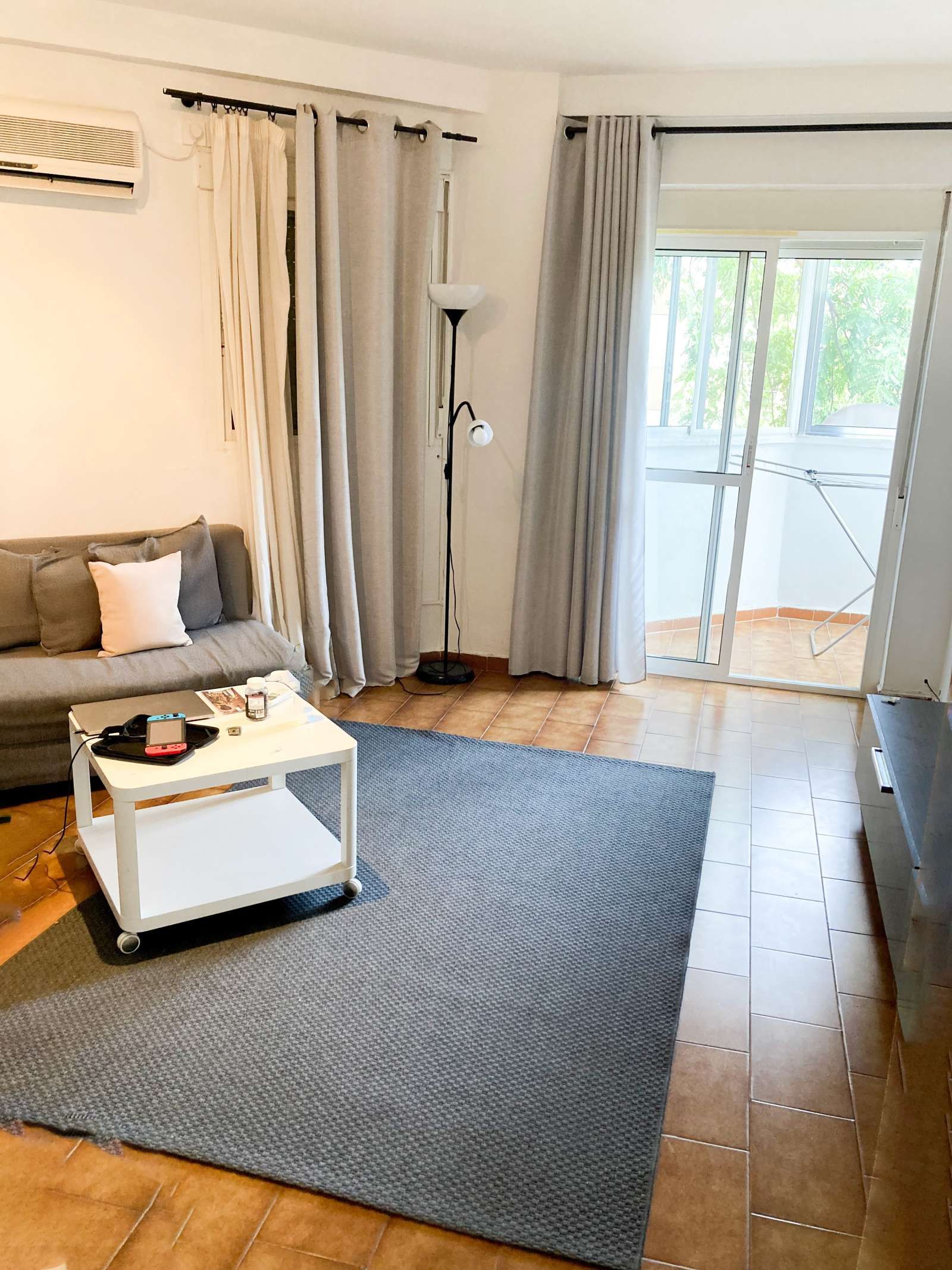Sala d'estar de Apartament per a compartir en  Sevilla Capital amb Aire condicionat, Terrassa i Moblat