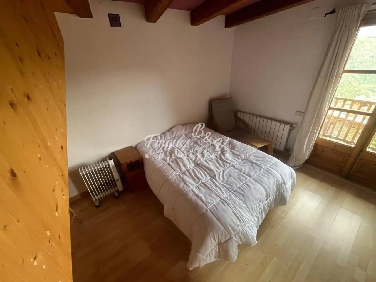 Dormitori de Casa o xalet en venda en El Pont de Bar amb Calefacció, Jardí privat i Parquet