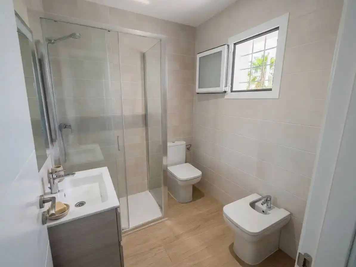Baño de Casa o chalet en venta en Santa Eulària des Riu con Aire acondicionado, Jardín privado y Trastero